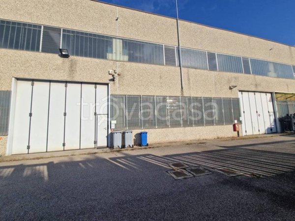 locale commerciale in affitto a Cerro Maggiore