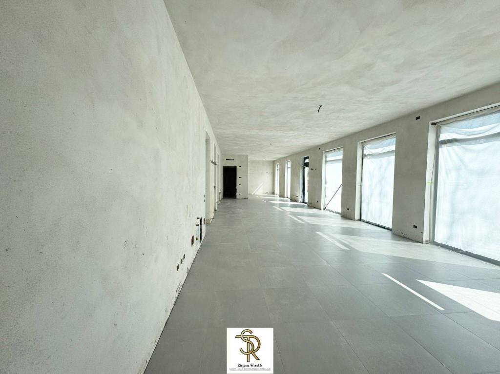 negozio in affitto a Cerro Maggiore