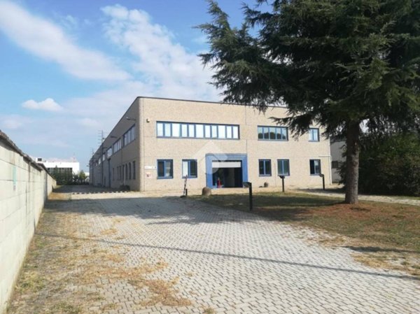 locale commerciale in affitto a Cerro Maggiore