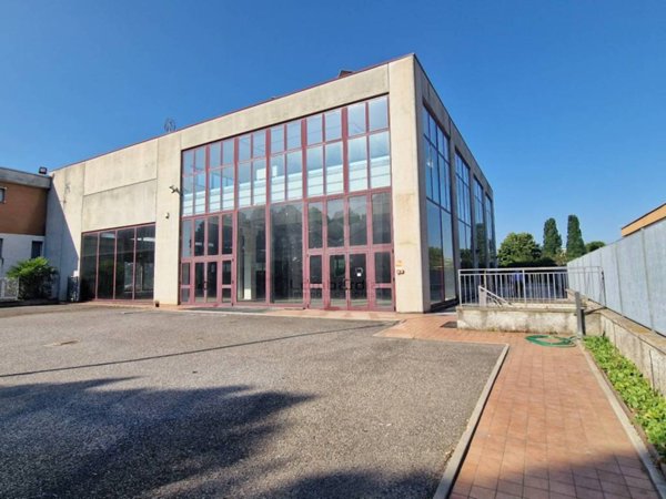 locale commerciale in affitto a Cesano Boscone