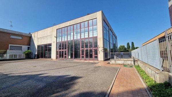 locale di sgombero in affitto a Cesano Boscone