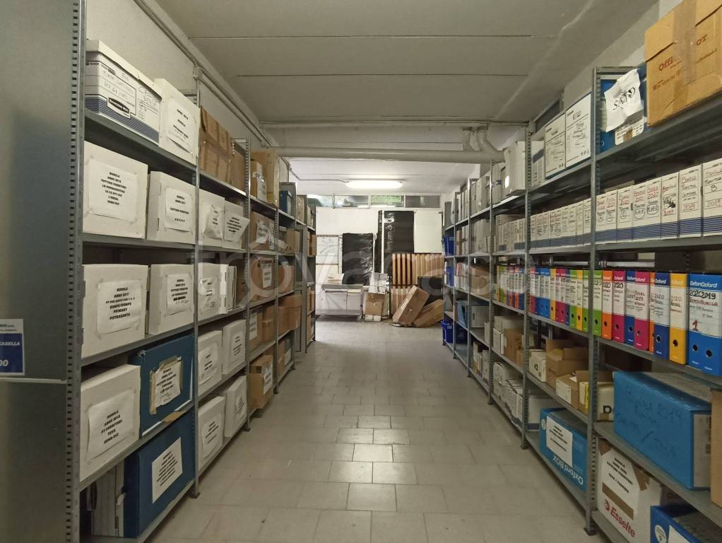 locale commerciale in affitto a Cesano Boscone