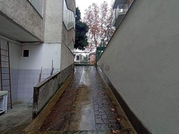locale di sgombero in affitto a Cesano Boscone