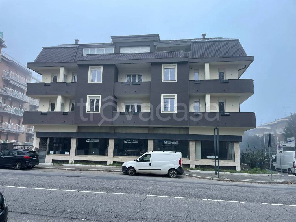 negozio in affitto a Cesano Boscone