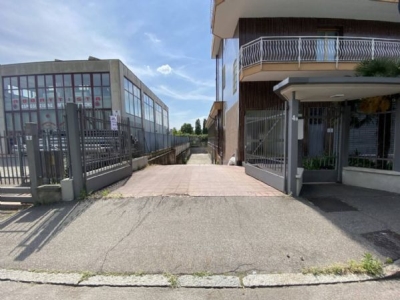 locale di sgombero in affitto a Cesano Boscone