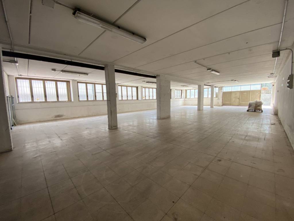 locale commerciale in affitto a Cesano Boscone