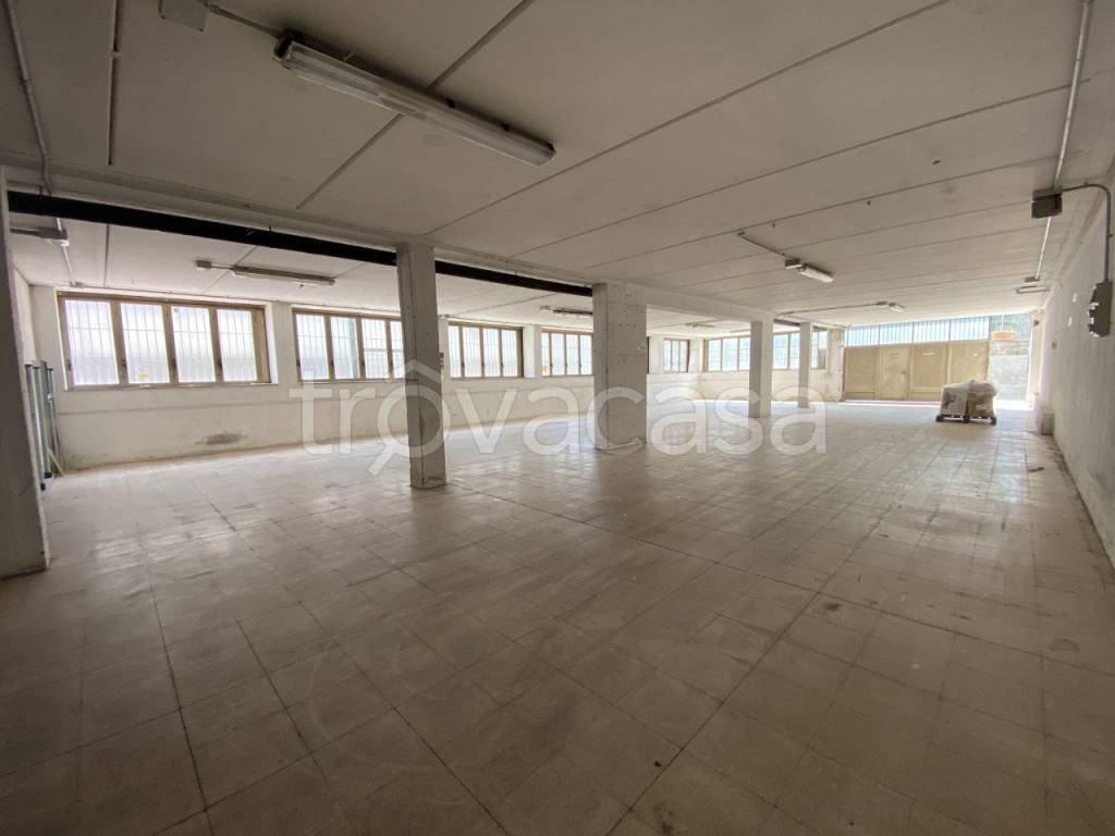 locale commerciale in affitto a Cesano Boscone
