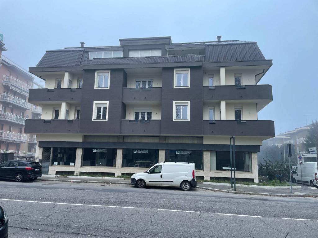 locale commerciale in affitto a Cesano Boscone