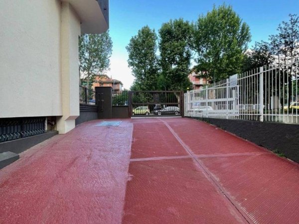 locale commerciale in affitto a Cesano Boscone
