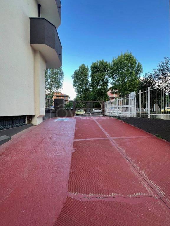 locale commerciale in affitto a Cesano Boscone