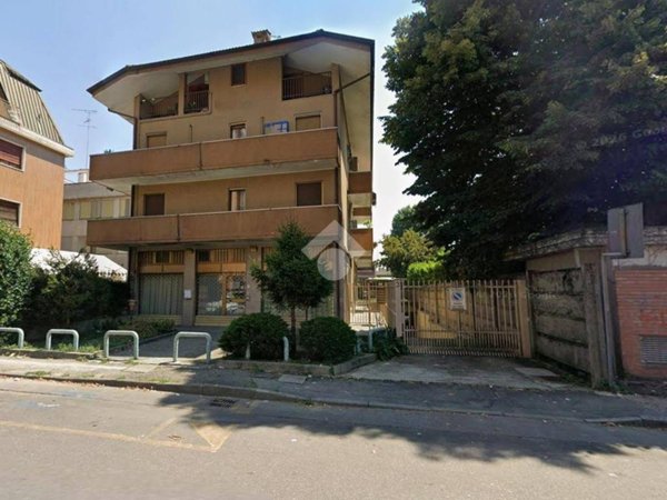 negozio in affitto a Cesano Boscone