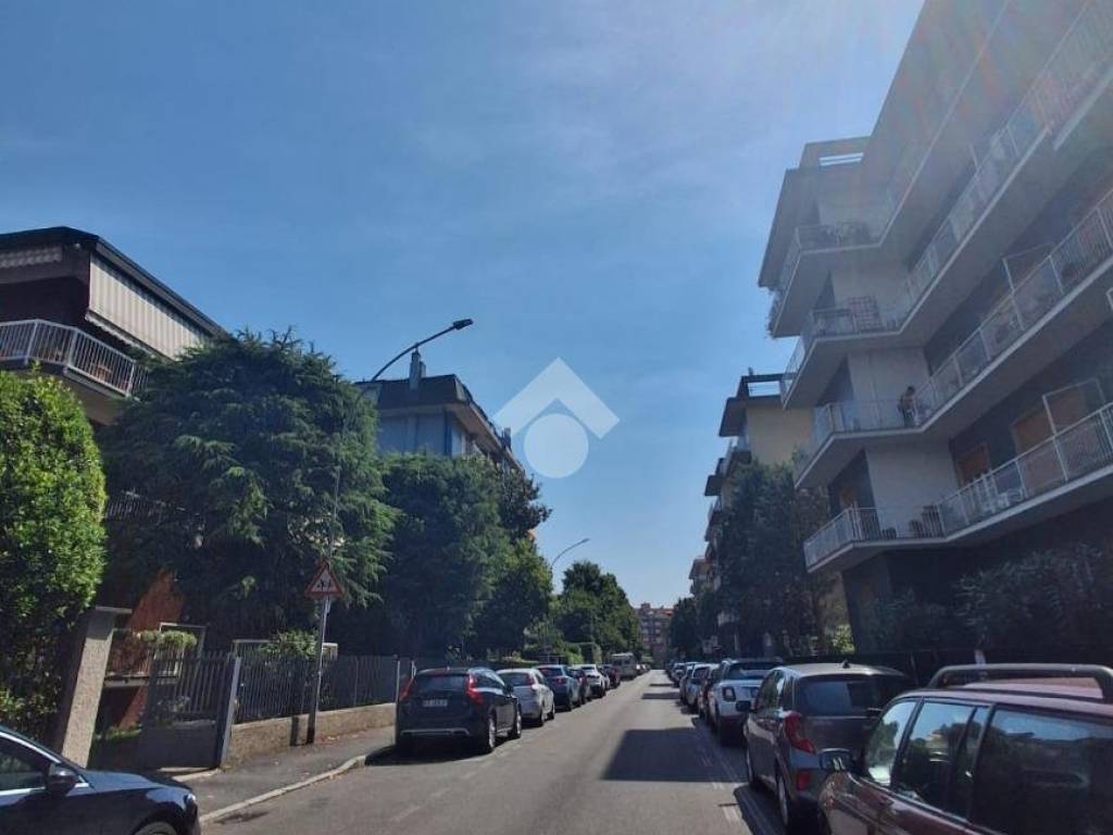 appartamento in affitto a Cesano Boscone in zona Villaggio Giardino