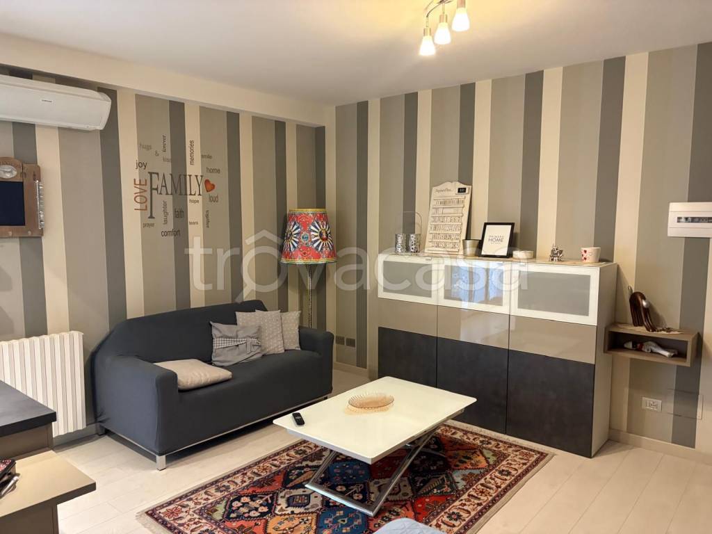 appartamento in affitto a Cesano Boscone in zona Villaggio Giardino