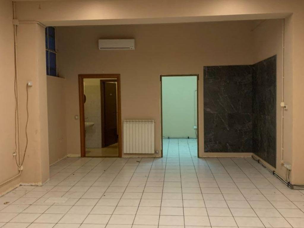 negozio in affitto a Cesate