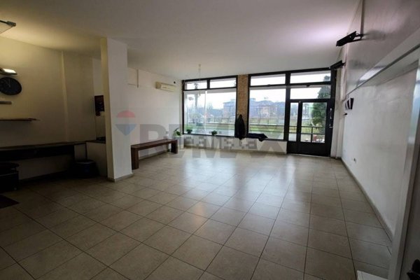 locale commerciale in affitto a Cesate