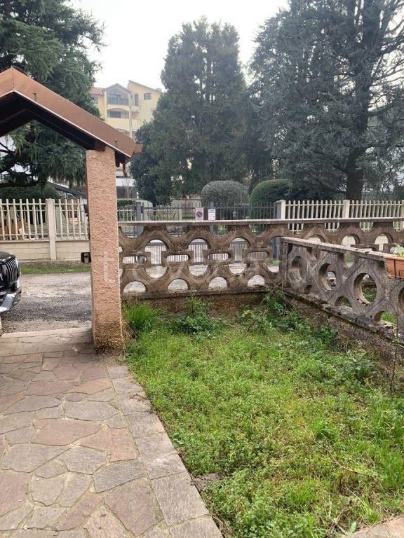 casa indipendente in affitto a Cesate