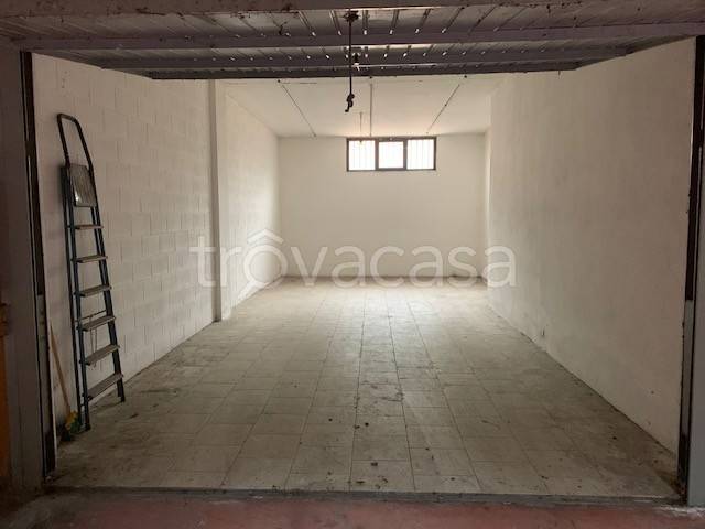 locale commerciale in affitto a Cesate