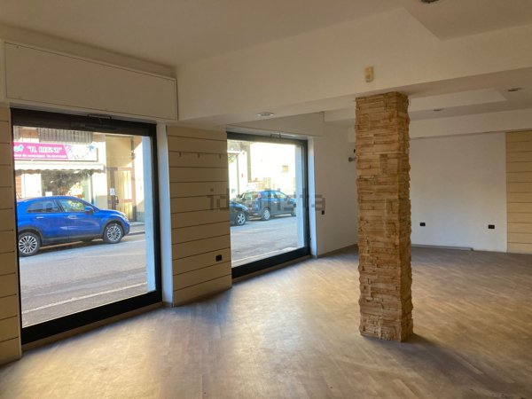 locale commerciale in affitto a Cinisello Balsamo