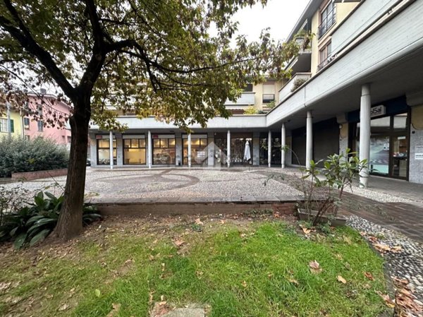 locale commerciale in affitto a Cinisello Balsamo