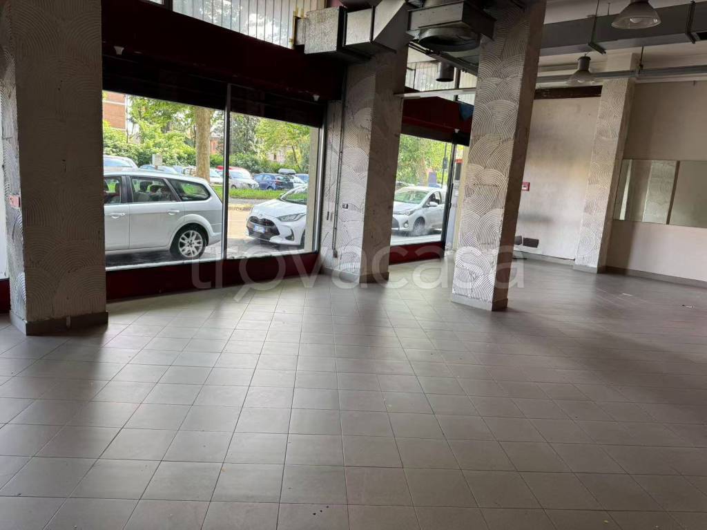 negozio in affitto a Cinisello Balsamo