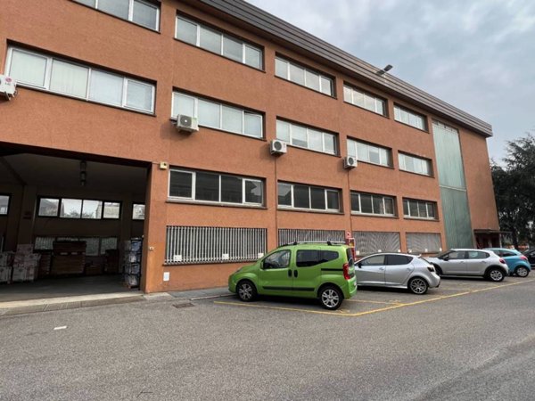 locale commerciale in affitto a Cinisello Balsamo in zona Robecco