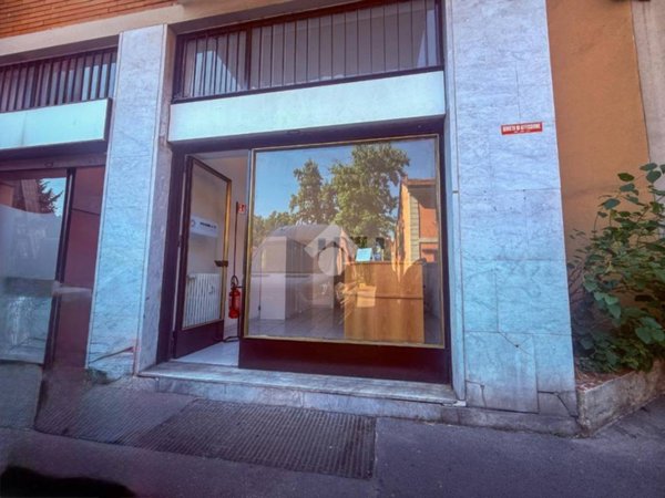 negozio in affitto a Cinisello Balsamo in zona Robecco