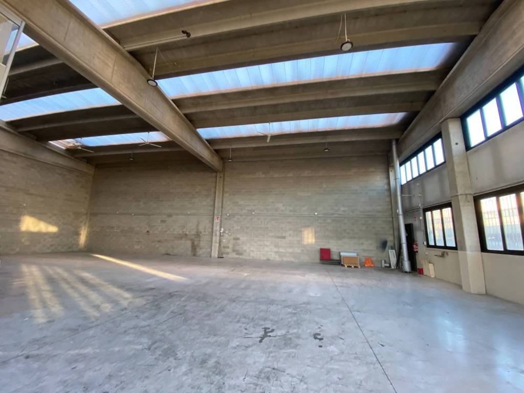 locale commerciale in affitto a Cinisello Balsamo