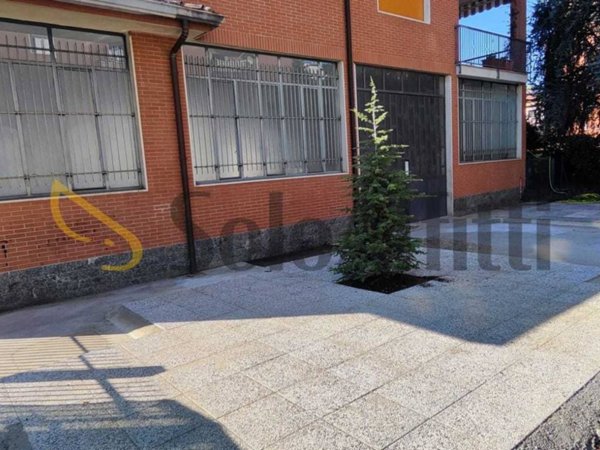 negozio in affitto a Cinisello Balsamo in zona Robecco
