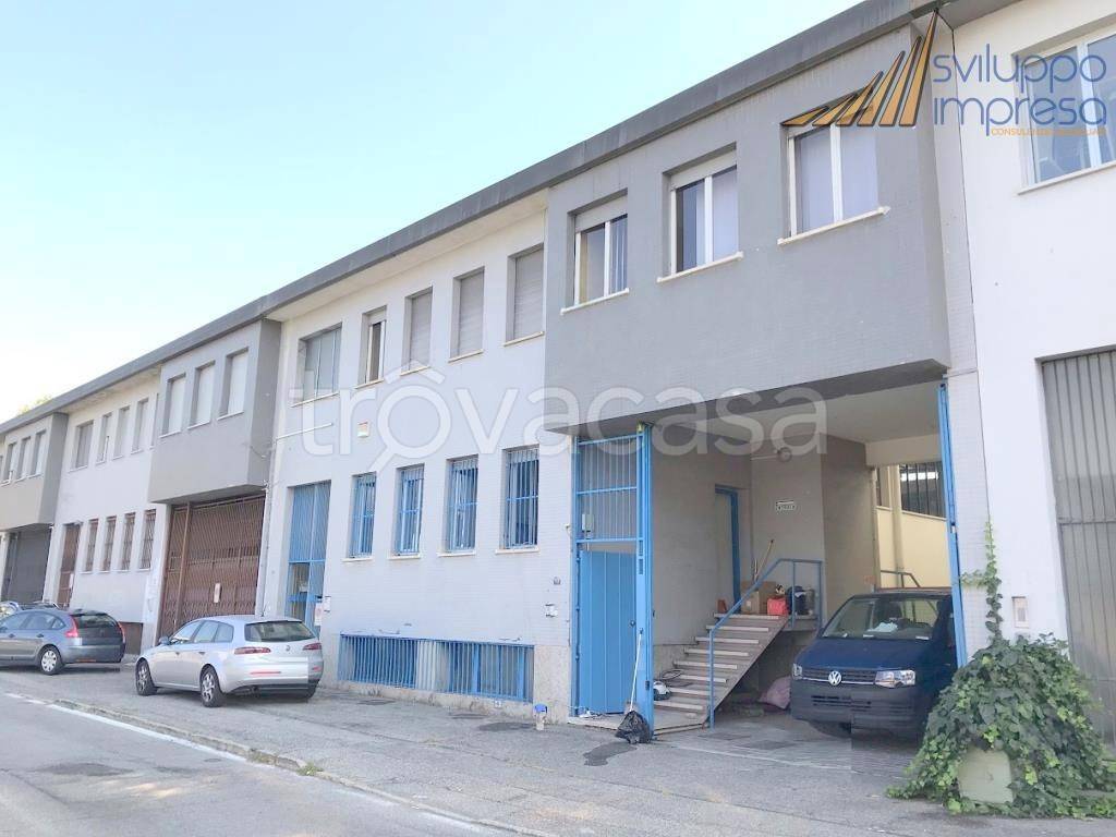 locale commerciale in affitto a Cinisello Balsamo in zona Robecco