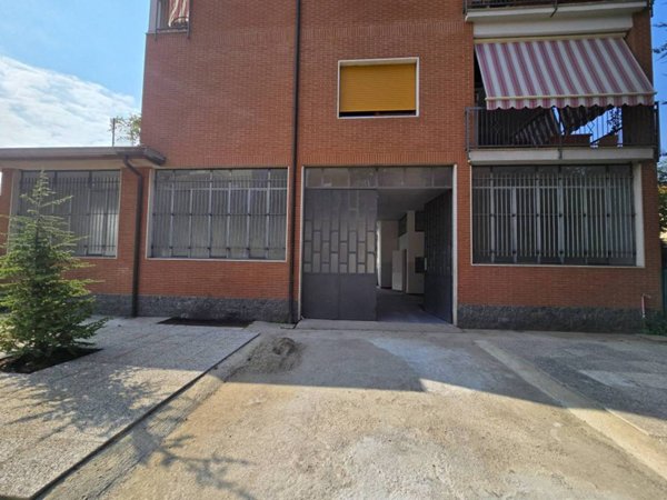 locale commerciale in affitto a Cinisello Balsamo in zona Robecco