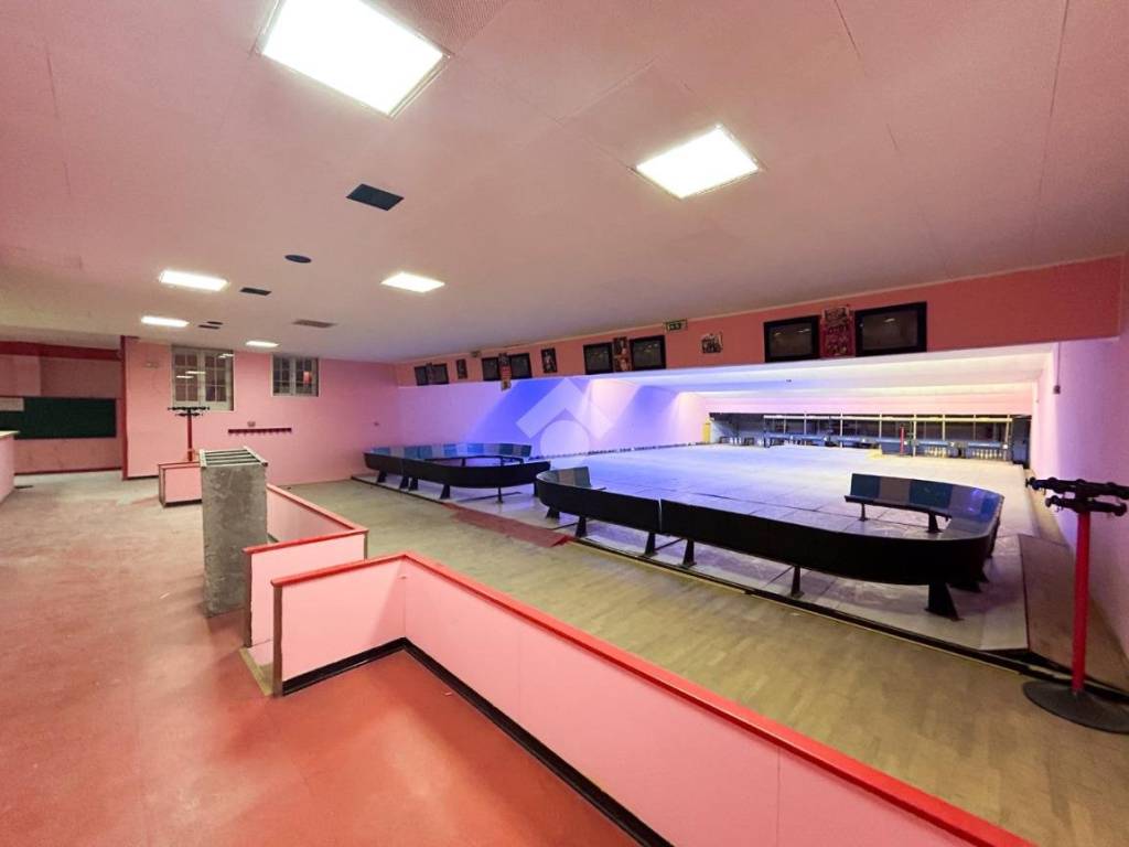 negozio in affitto a Cinisello Balsamo in zona Robecco