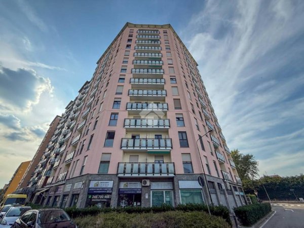 negozio in affitto a Cinisello Balsamo in zona Robecco