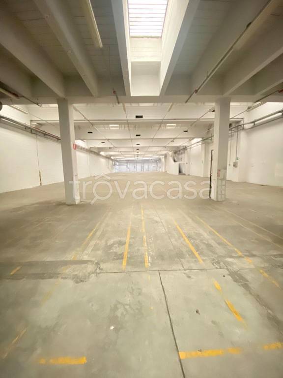 negozio in affitto a Cinisello Balsamo in zona Bettola