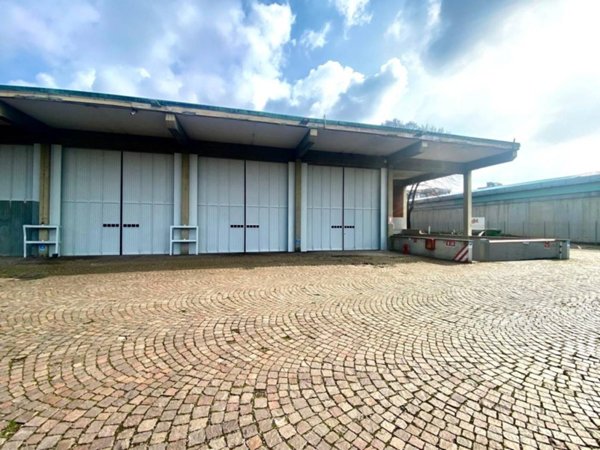 negozio in affitto a Cinisello Balsamo in zona Bettola