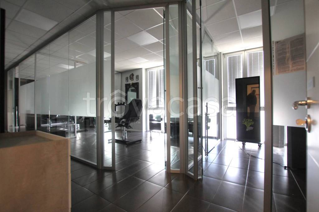 negozio in affitto a Cinisello Balsamo in zona Robecco