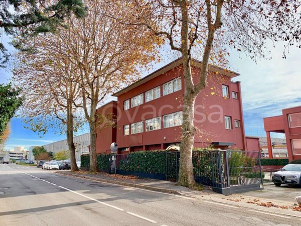 ufficio in affitto a Cinisello Balsamo in zona Bettola