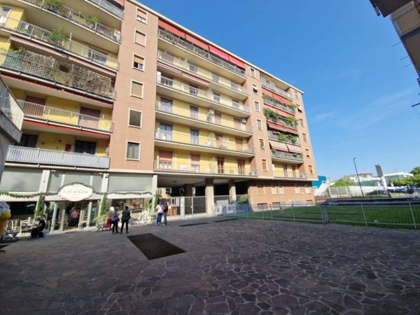 negozio in affitto a Cinisello Balsamo