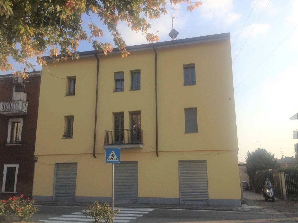 negozio in affitto a Cologno Monzese