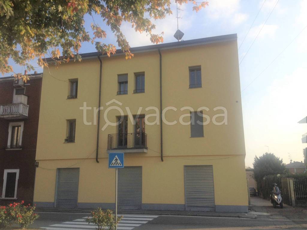 negozio in affitto a Cologno Monzese