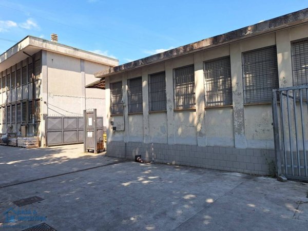 locale commerciale in affitto a Cologno Monzese in zona San Maurizio al Lambro