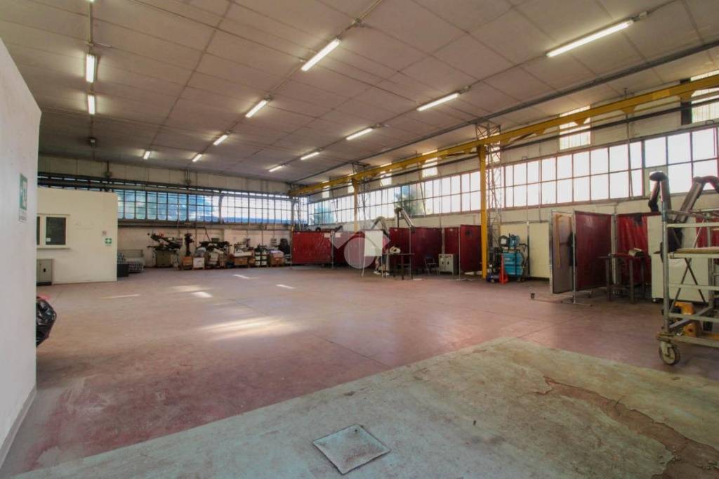 locale commerciale in affitto a Cologno Monzese in zona San Maurizio al Lambro