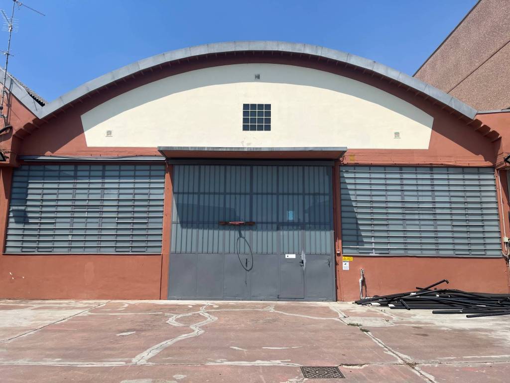 capannone in affitto a Cologno Monzese in zona San Maurizio al Lambro