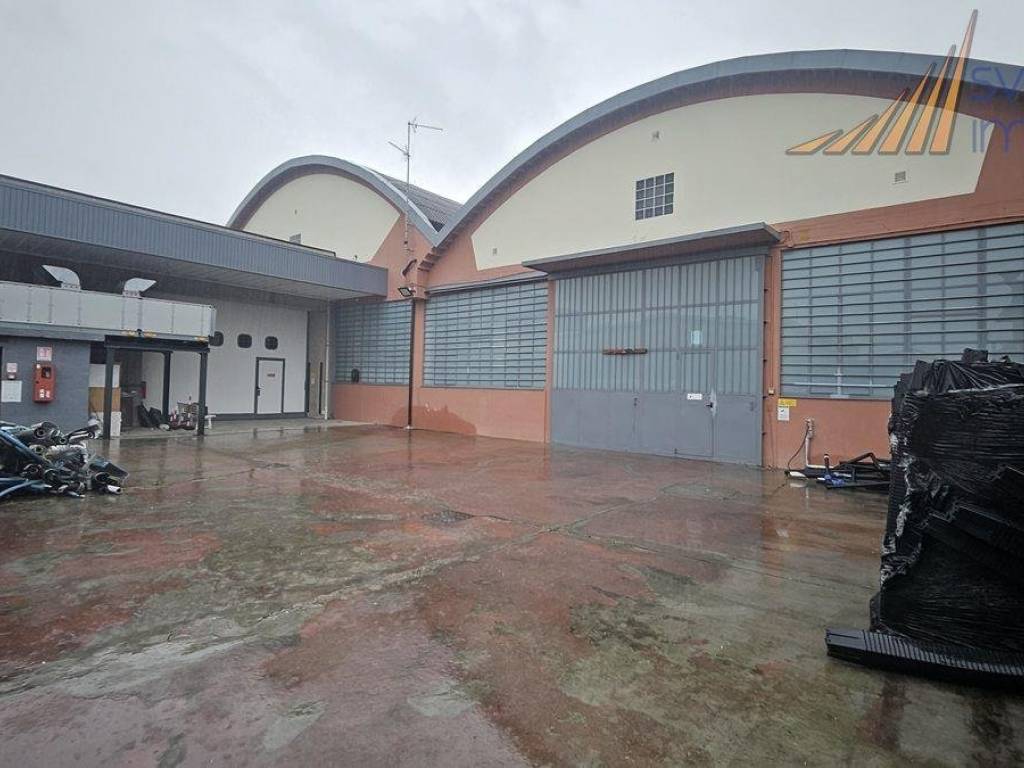 locale commerciale in affitto a Cologno Monzese in zona San Maurizio al Lambro