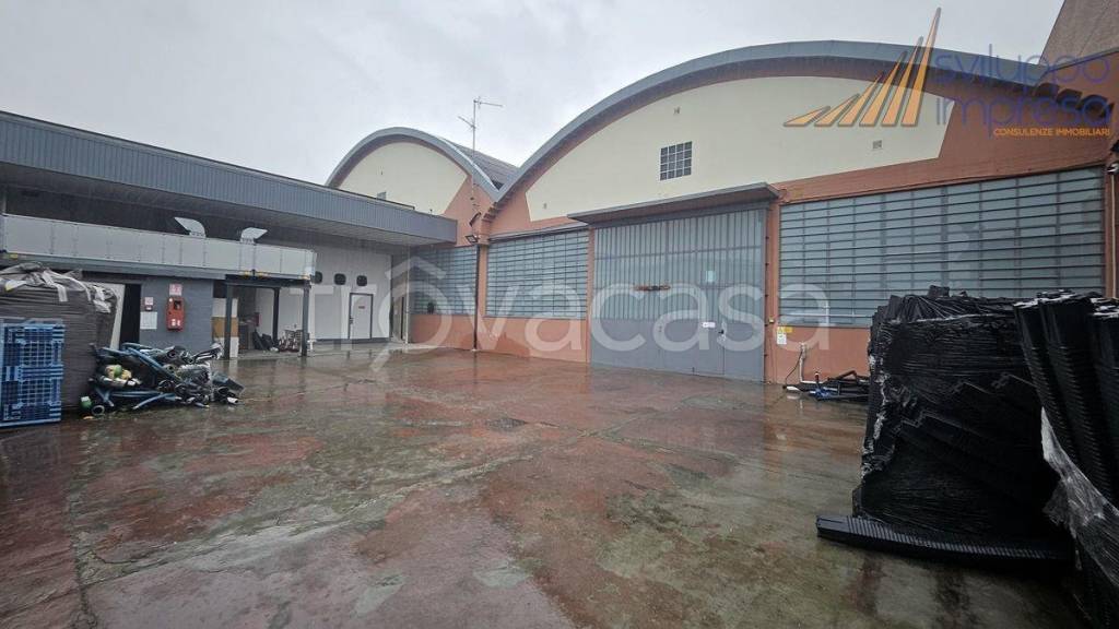 locale commerciale in affitto a Cologno Monzese in zona San Maurizio al Lambro