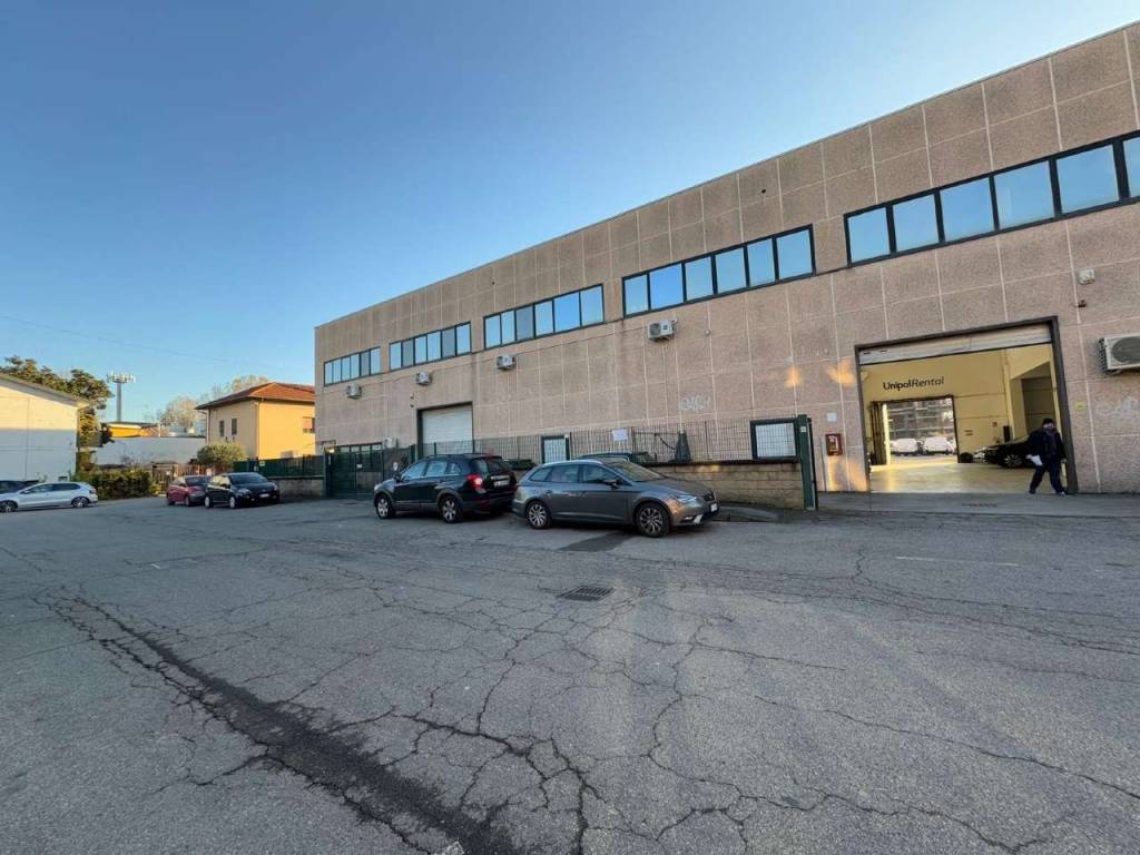 locale commerciale in affitto a Cologno Monzese
