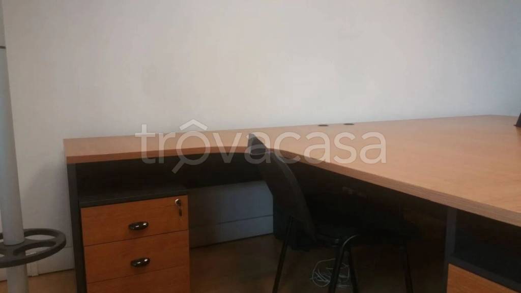 locale di sgombero in affitto a Cologno Monzese