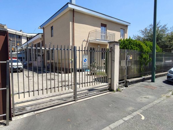 locale commerciale in affitto a Cologno Monzese