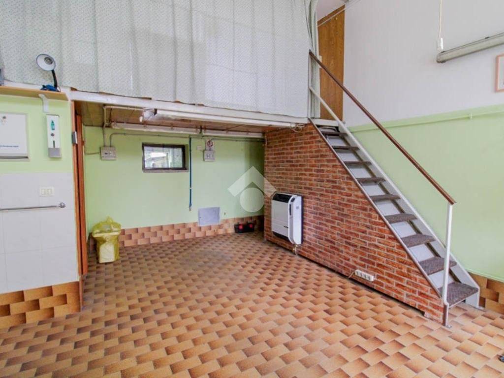 locale commerciale in affitto a Cologno Monzese