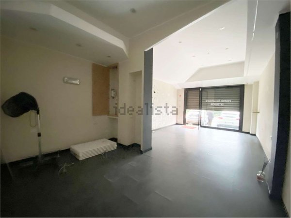 negozio in affitto a Cologno Monzese