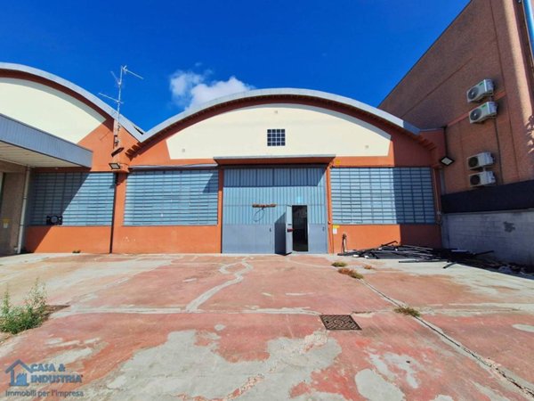 locale commerciale in affitto a Cologno Monzese in zona San Maurizio al Lambro